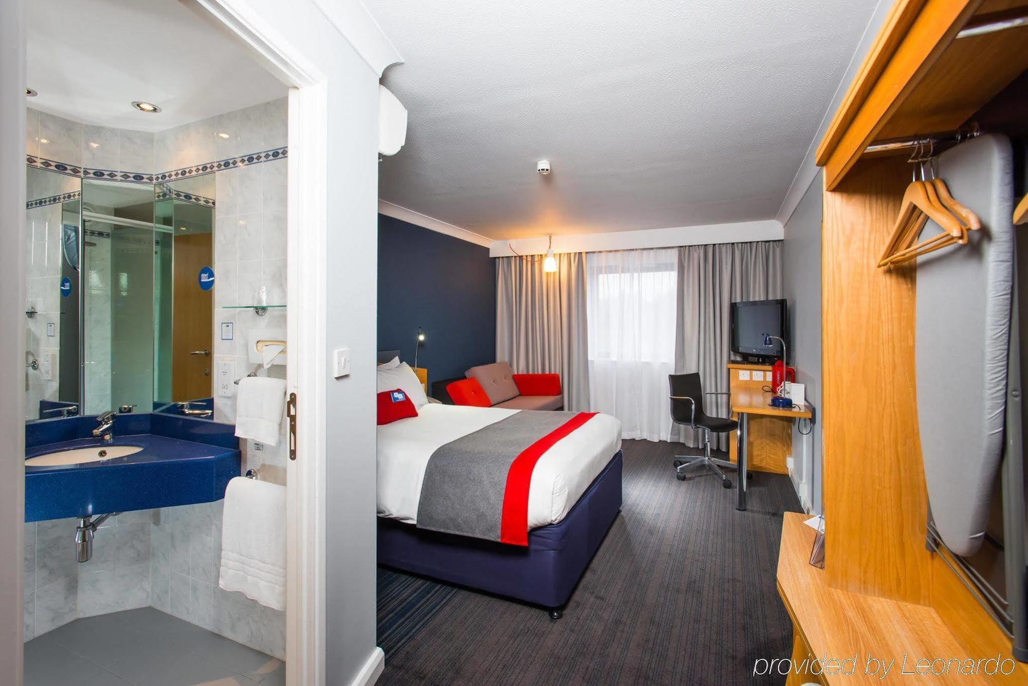Holiday Inn Express Birmingham Oldbury By Ihg Zewnętrze zdjęcie